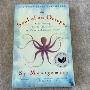 The Soul of an Octopus by Sy Montgomery - Paperback, Blue Cover